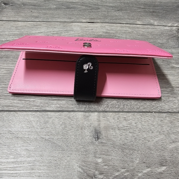 Barbie Limited Edition Bright Pink & Black Leather Wallet Miniso Collaboration - Picture 10 of 11
